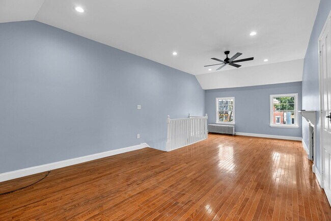 Building Photo - 537 E Girard Ave