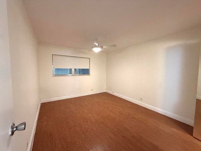 Building Photo - 569 Monaco Way