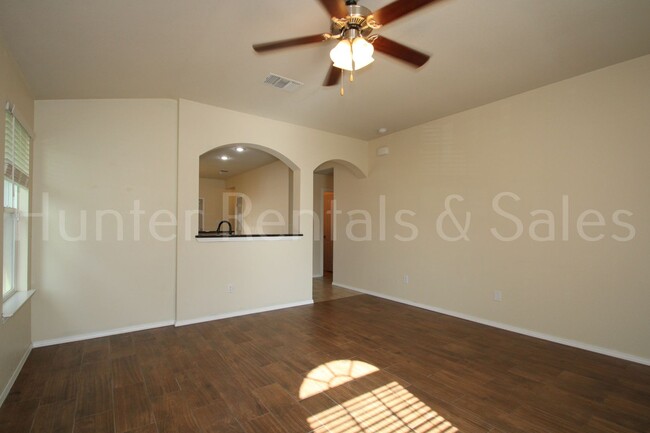 Building Photo - Your Dream Home Awaits on Raeburn Court!