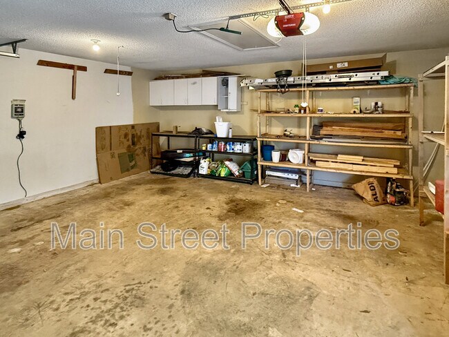Building Photo - 2121 Pin High Dr