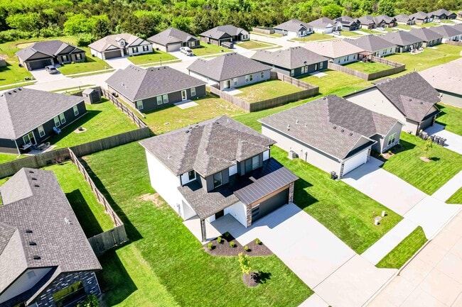 Building Photo - 3400 Naples Dr