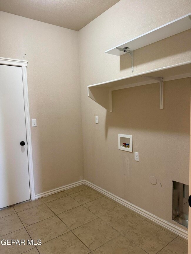 Building Photo - 5601 Valley Maple Dr