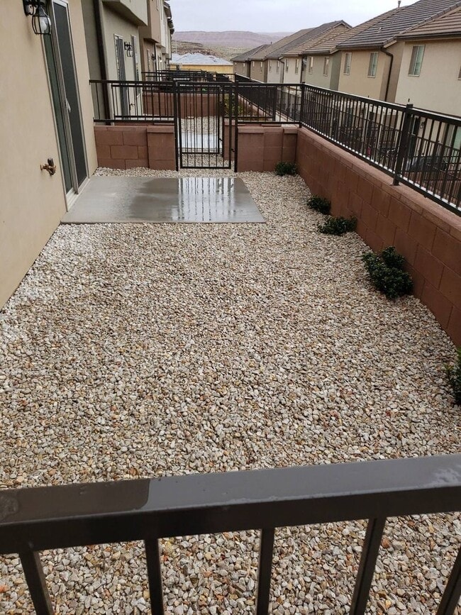 Building Photo - Modern Comfort Awaits – 4 Bed, 2.5 Bath To...