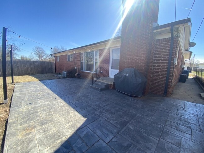 Building Photo - 5363 E 28th St