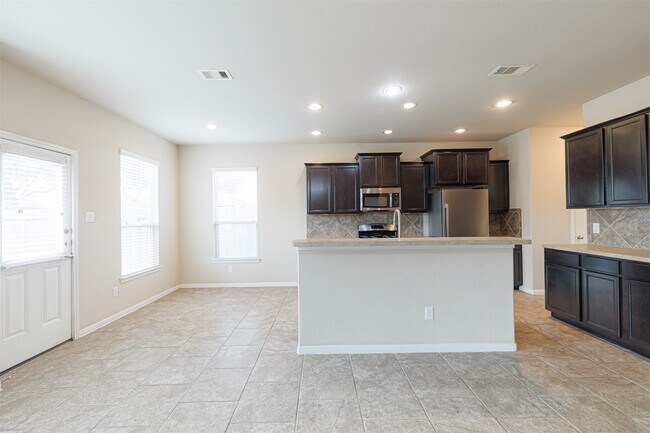 Building Photo - 25322 Saddlebrook Ranch Dr