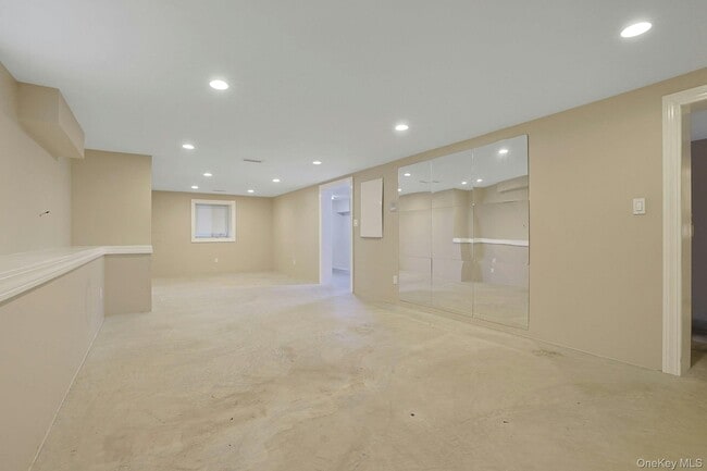 Building Photo - 150 Parkview Ave