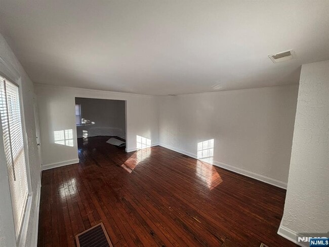 Building Photo - 86 Ringwood Ave