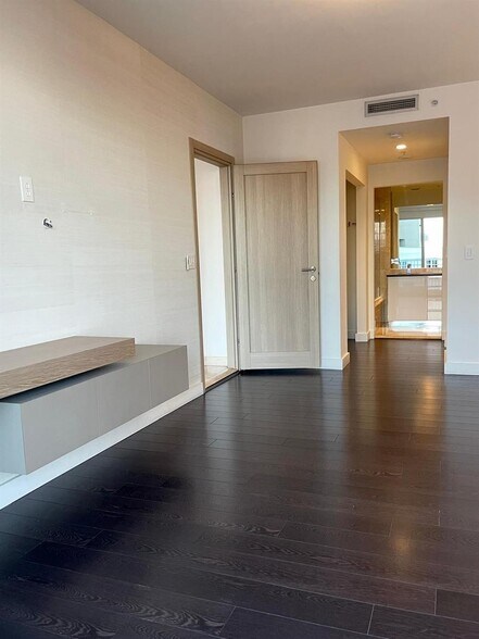 Building Photo - 801 Brickell Key Blvd