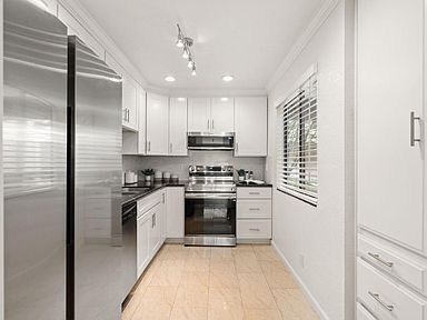 Building Photo - An open, spacious floor plan offers versat...