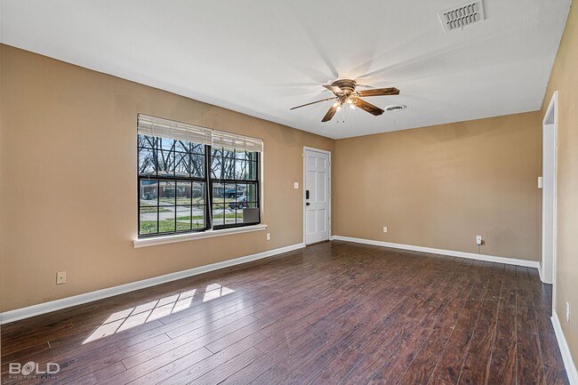 Building Photo - Cute 3 bedroom in South Bossier!