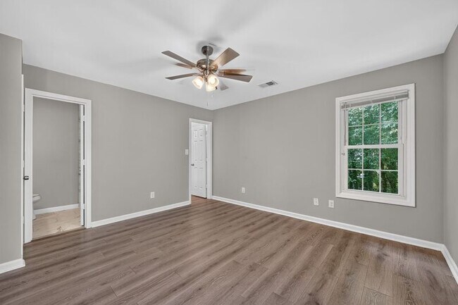 Building Photo - 138 Springstead Ct SW