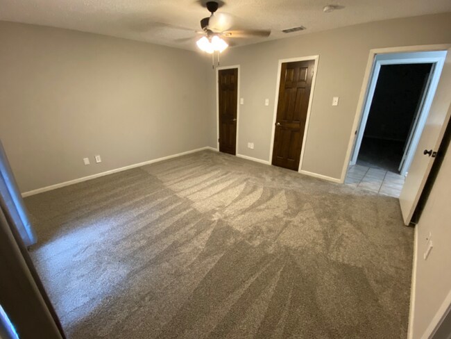 Building Photo - 3320 Lockhaven Dr