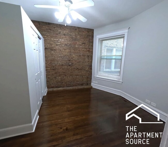 Building Photo - 810 W Cuyler Ave