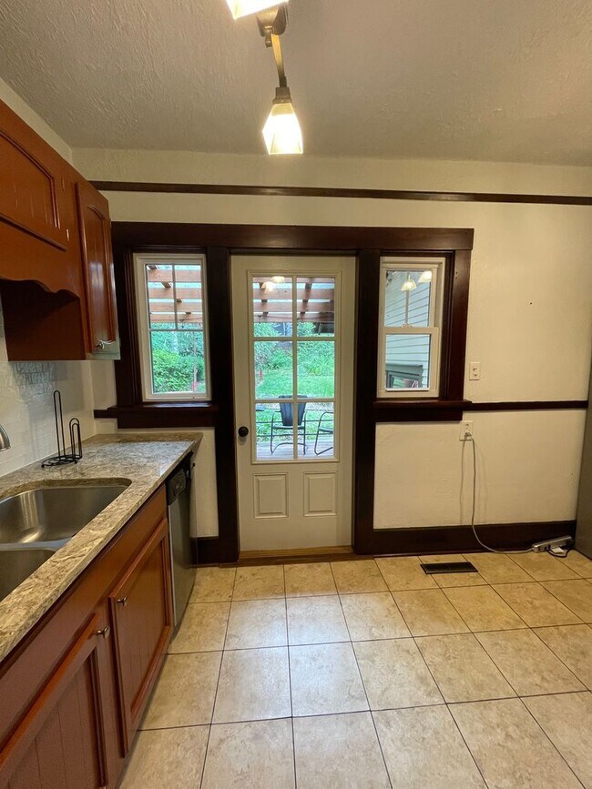 Building Photo - 499 Littleton St