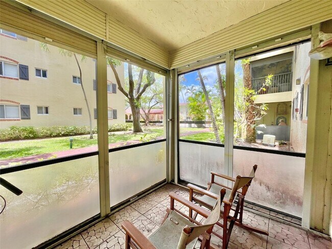 Building Photo - 257 S Cypress Rd