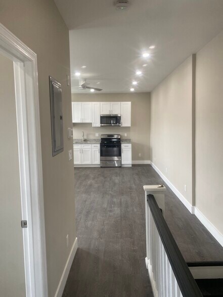 Building Photo - 546 W Olney Ave