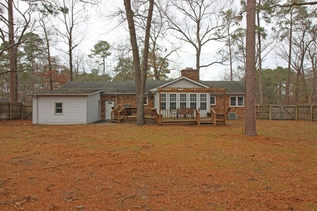 Building Photo - 303 Dobbs Dr SE