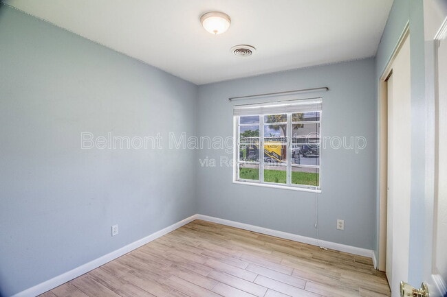 Building Photo - 1868 Lake Spier Dr