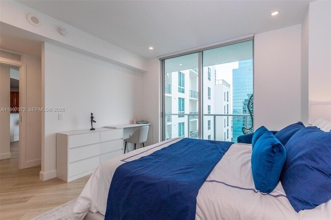 Building Photo - 300 S Biscayne Blvd