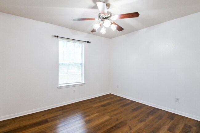 Building Photo - 712 Avenue F
