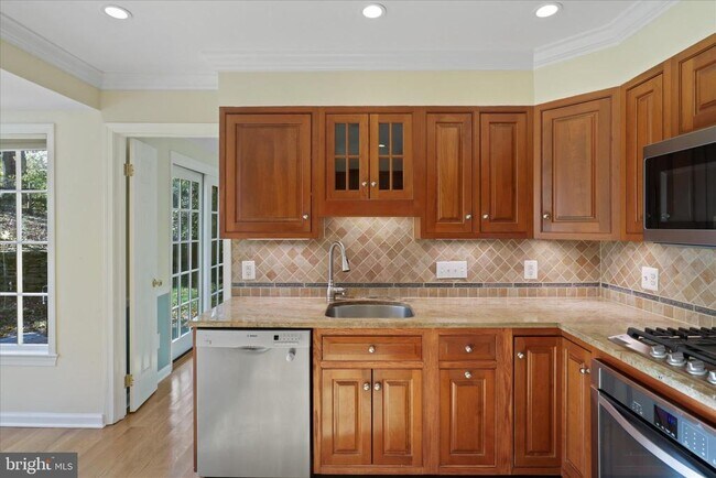 Building Photo - 6543 Cedarwood Ct
