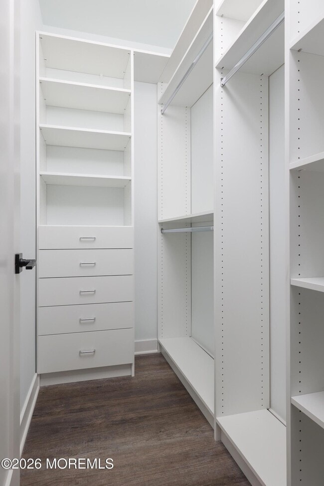 Building Photo - 6 West End Ct