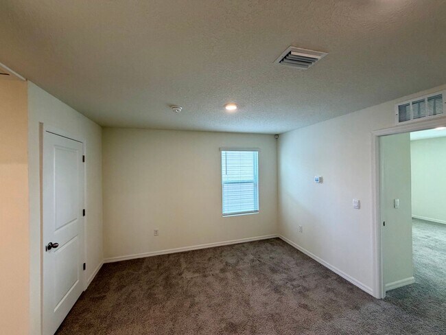 Building Photo - Beautiful Home in Newberry, FL – Spacious, Modern, and Peaceful Living