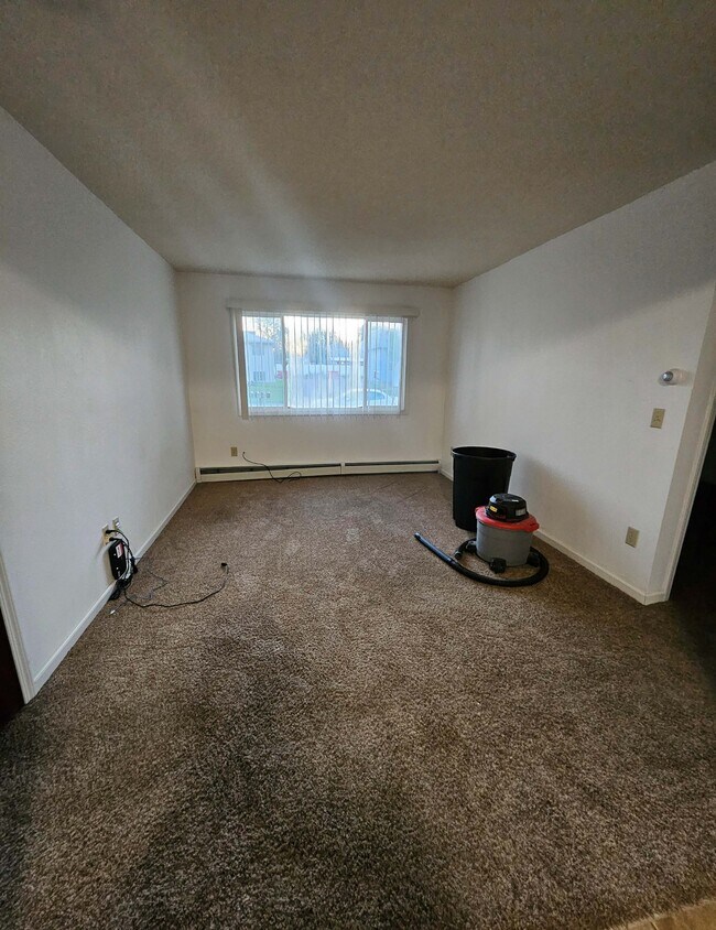 Building Photo - 1825 5th St SE