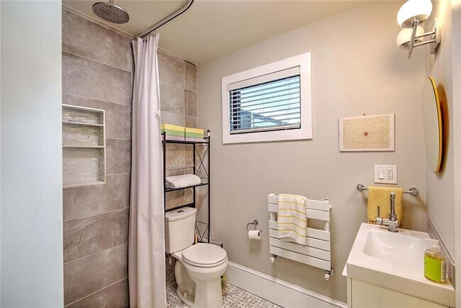 Building Photo - 151 Chace Ave