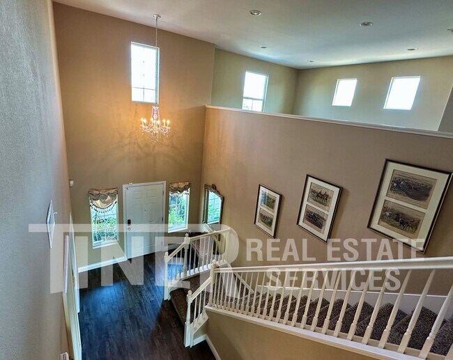 Building Photo - 3576 Hume St