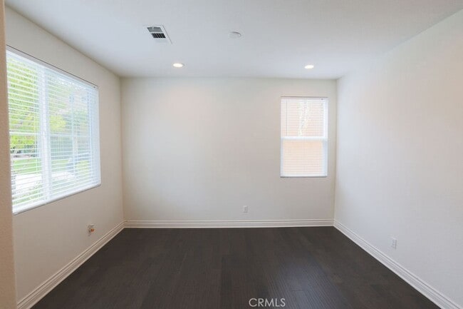 Building Photo - 3294 Ledgewood Cir