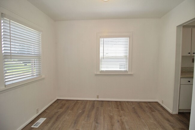 Building Photo - 2315 SE 66th Ave
