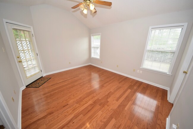 Building Photo - 3 Bedroom, 2 Bathroom Near Appling Rd in C...