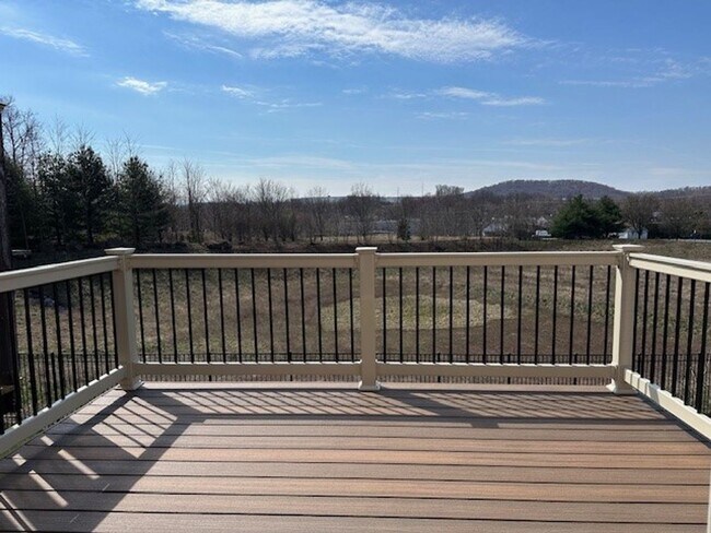 Building Photo - Don't Miss Out On This New Cumberland Town-Home For Rent, 3 Stories/3 Bedrooms/2.5 Bathroom In We...