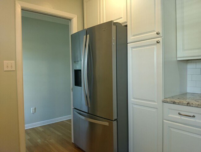 Building Photo - Beautiful 3bd/1.5ba with workshop and large backyard!