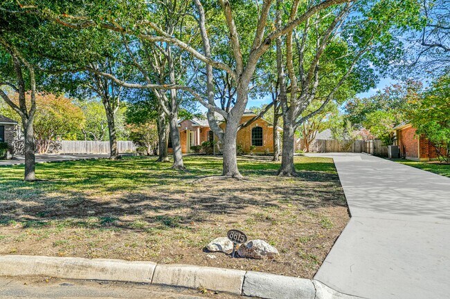 Building Photo - 8615 Traciney Blvd