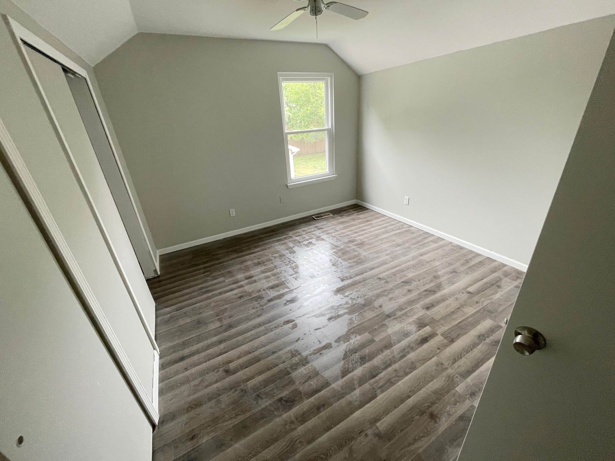 Upstairs 3rd bedroom - 504 Arrowhead Dr