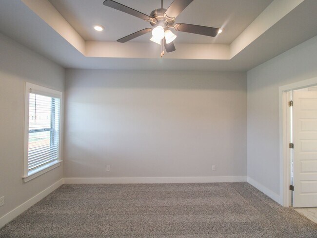 Building Photo - Reduced Rental Rate with $200 Rent Credit for 12 Months!