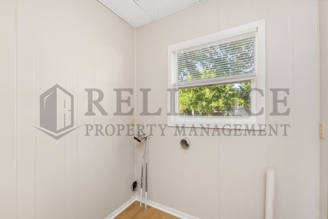 Building Photo - 300 W Breese Ave