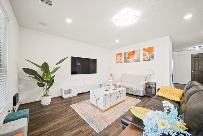 Building Photo - 5815 River Timber Trl