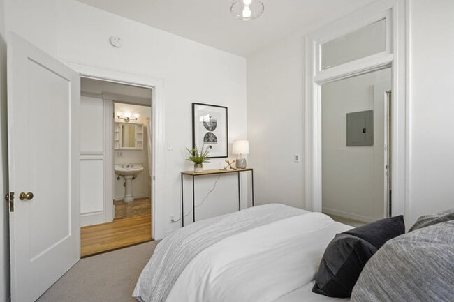 Building Photo - Gorgeous 4BR/2.5BA Nob Hill Home with Shar...