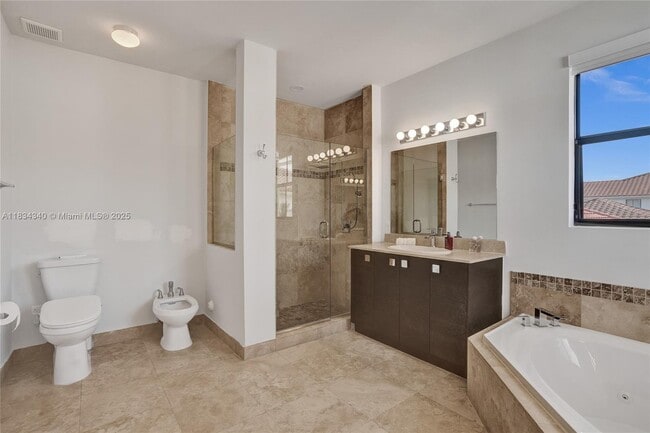 Building Photo - 1007 NW 99th Ct