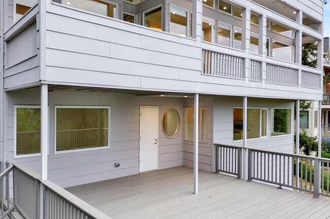 Building Photo - 213 Sea Pines Ln