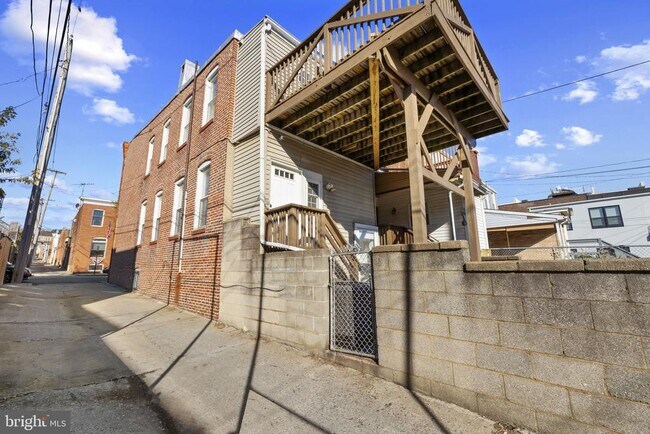 Building Photo - 635 Fagley St