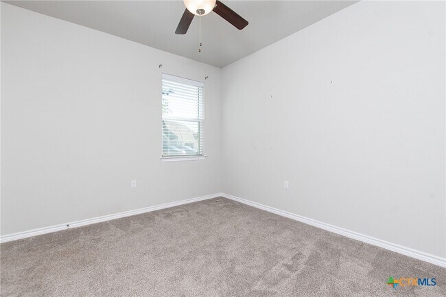 Building Photo - 121 Lafitte Dr