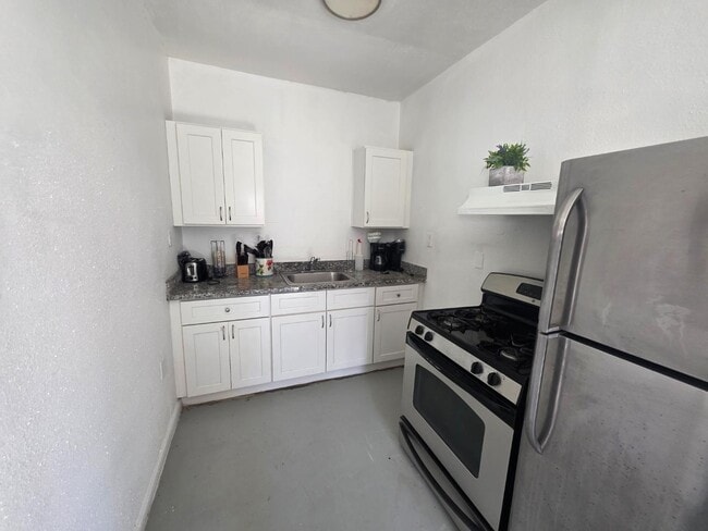 Building Photo - 13433 Topeka St