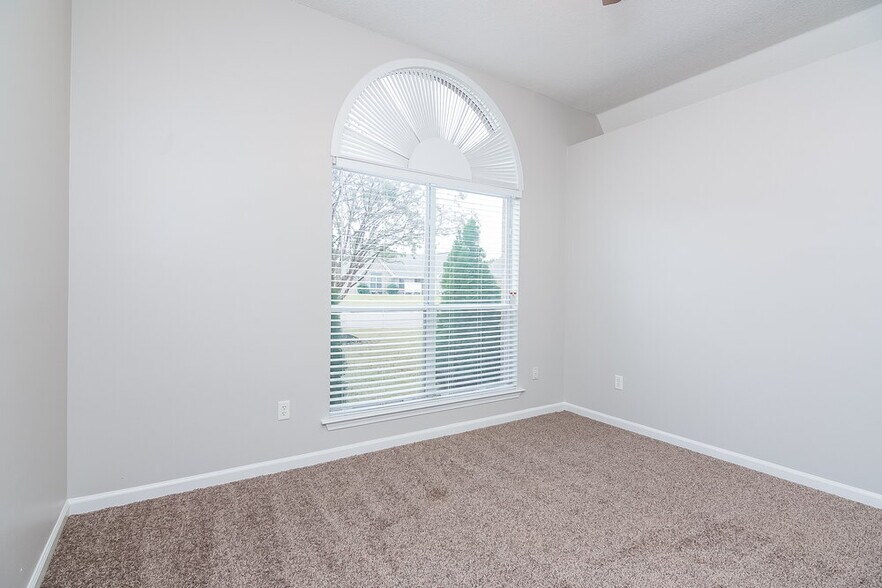 Building Photo - 6391 Braybourne Main