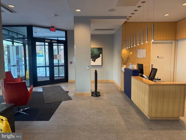 Building Photo - 1320 Fenwick Ln