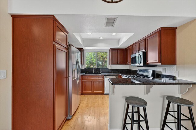 Building Photo - Gated Lake Forest Condo | Pool, Spa, Washer/Dryer & 3 Parking Spaces