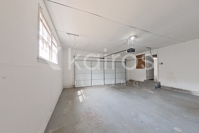 Building Photo - 340 Carterhill Dr